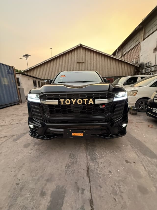TOYOTA LAND CRUISE VXR MODIFIER SANS PLAQUE in Kinshasa Petrol Toyota 67.000 VXR V8 Automatic sale – Reliable vehicle avai...