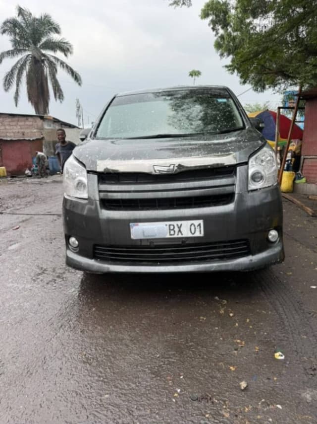 TOYOTA NOAH 3 TOUT NEUF in BANDALUNGWA Petrol Toyota 12000 NOAH  Automatic sale – Reliable vehicle available