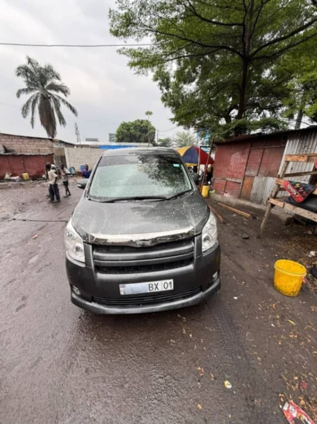 TOYOTA NOAH 3 TOUT NEUF in BANDALUNGWA Petrol Toyota 12000 NOAH  Automatic sale – Reliable vehicle available