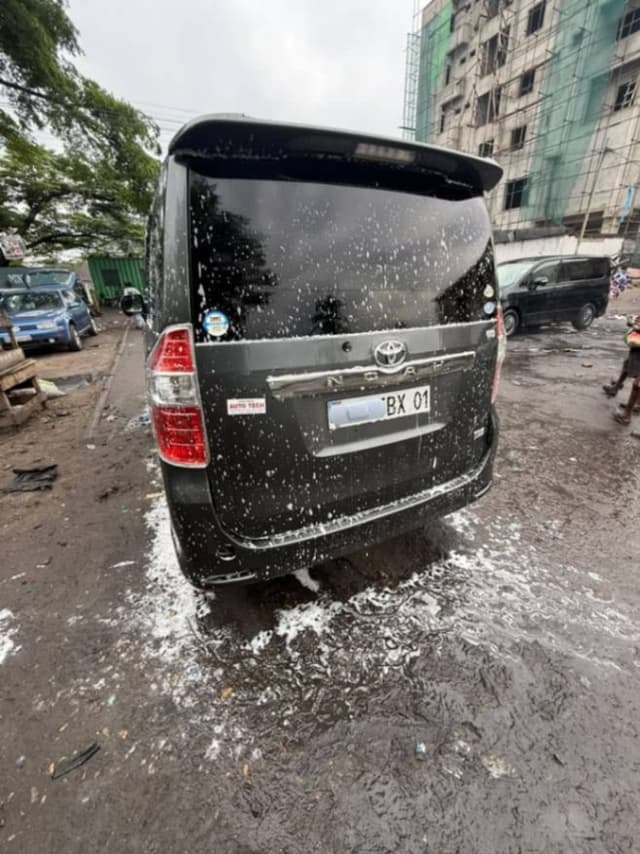 TOYOTA NOAH 3 TOUT NEUF in BANDALUNGWA Petrol Toyota 12000 NOAH  Automatic sale – Reliable vehicle available