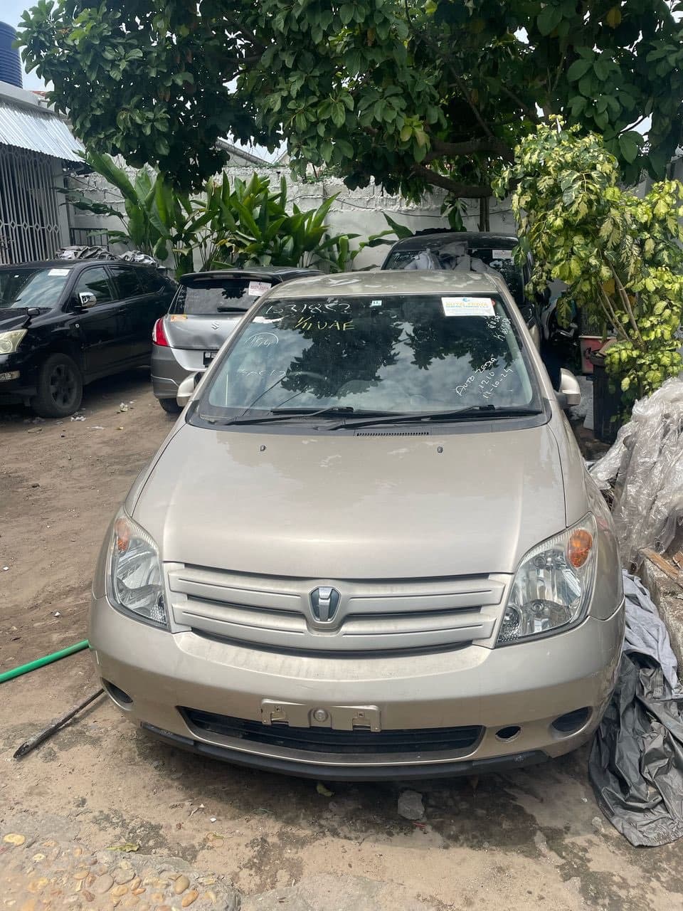 TOYOTA IST SANS PLAQUE A VENDRE A KINSHASA à Kinshasa Petrol Toyota 100 IST SANS PLAQUE A VENDRE A KINSHASA  Automatic sal...