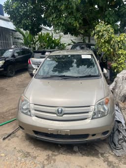 Vignette de TOYOTA IST SANS PLAQUE A VENDRE A KINSHASA 1