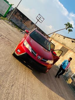 Vignette de TOYOTA RAV4 A VENDRE 7