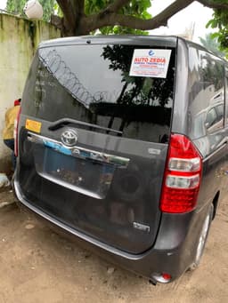 Vignette de TOYOTA NOHA SANS PLAQUE A VENDRE A KINSHASA 2