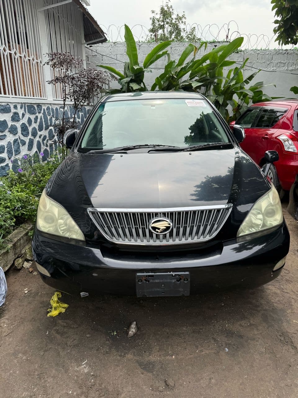 TOYOTA HARRIER SANS PLAQUE A VENDRE A KINSHASA à Kinshasa Petrol Toyota 100 HARRIER  Automatic sale – Véhicule fiable disp...