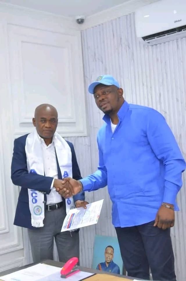 Tshuapa : le gouverneur Armand Yambe quitte l'AREP pour rejoindre l'ADESCO