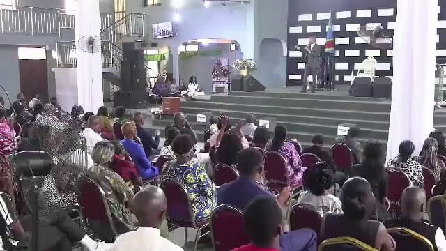 L'archevêque Evariste Ejiba Yamapia lance un défi à l'opposant Martin Fayulu article de nouvelles politics – Dernier artic...
