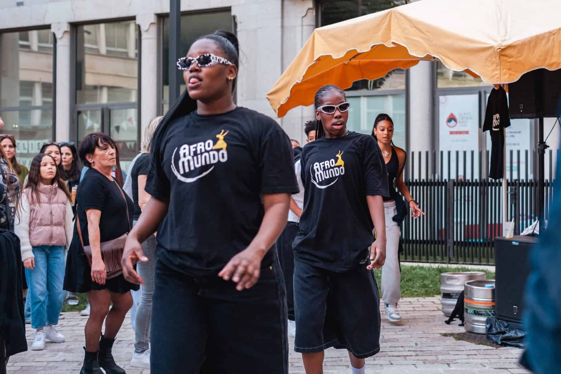 Cours de Ndombolo à Villeurbanne : une danse urbaine angolaise accessible à tous article de nouvelles entertainment – Dern...
