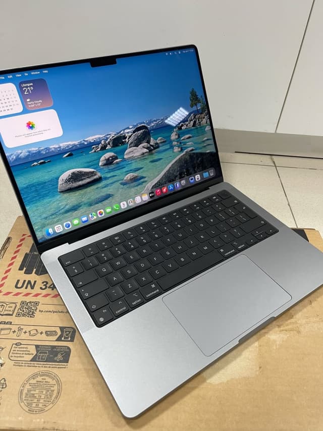 Macook pro 14 inch laptop in Limete – Quality product listing