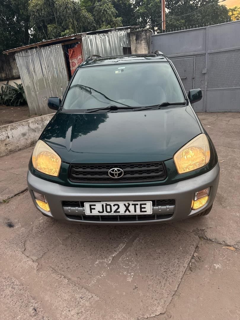 TOYOTA RAV4 INTERMÉDIAIRE A VENDRE A KINSHASA à Kinshasa Petrol Toyota 10000 RAV4 Automatic sale – Véhicule fiable dispon...
