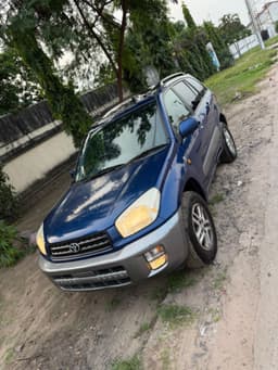 Vignette de TOYOTA RAV4 INTERMÉDIAIRE A VENDRE A KINSHASA 1