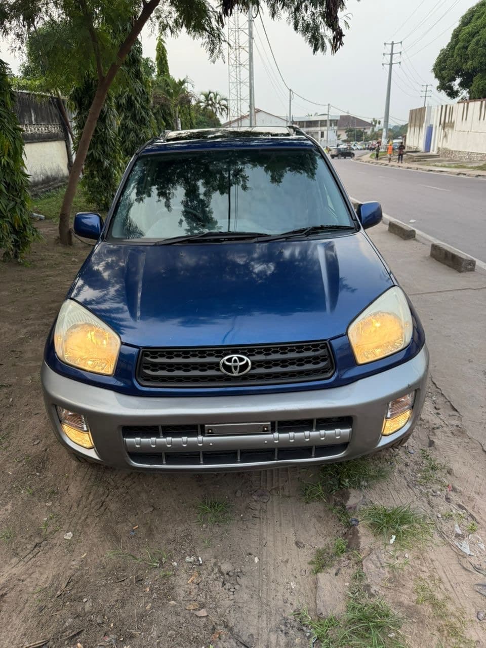TOYOTA RAV4 INTERMÉDIAIRE A VENDRE à Kinshasa Petrol Toyota 10000 RAV4 INTERMÉDIAIRE A VENDRE Automatic sale – Véhicule f...