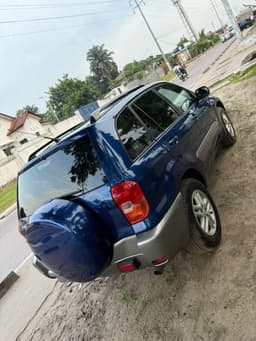 Vignette de TOYOTA RAV4 INTERMÉDIAIRE A VENDRE A KINSHASA 4