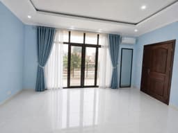 Vignette de Appartement spacieux 3 chambres sur Boulevard du 30 Juin - Gombe, Kinshasa 1