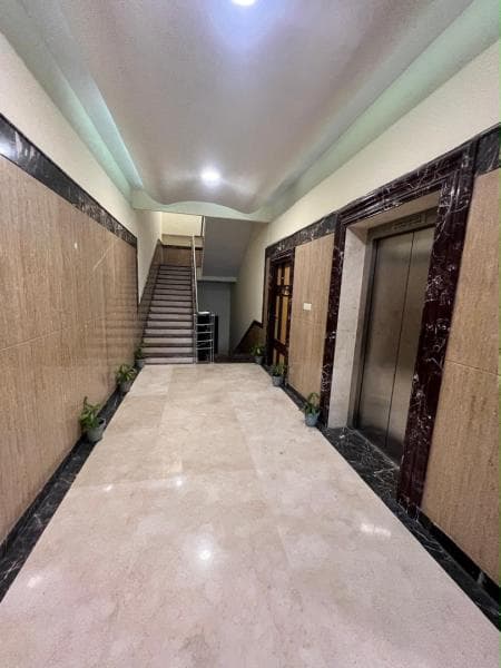 Bureau moderne de 7 pièces avec salle de réunion et ascenseur - Gombe, Kinshasa à Kinshasa 7 mediacongo https://www.mediac...