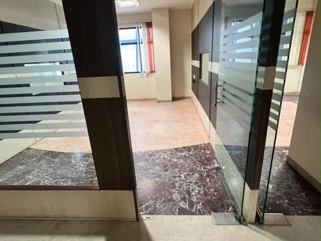 Bureau moderne de 7 pièces avec salle de réunion et ascenseur - Gombe, Kinshasa in Kinshasa mediacongo 7 https://www.media...
