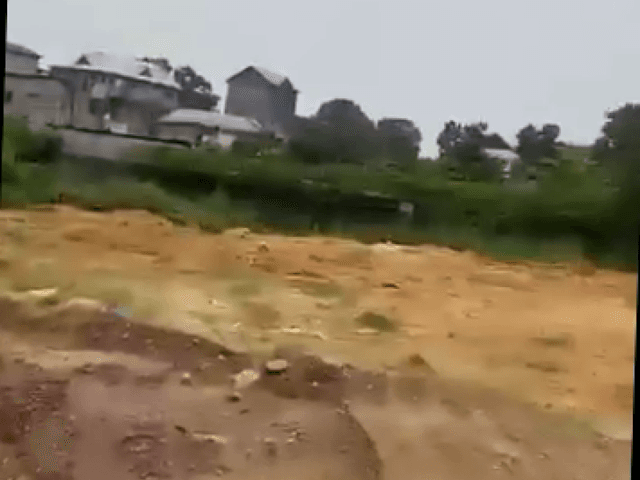 Concession avec entrepôt 4000m² - Limete, Kinshasa in Kinshasa mediacongo 4000m² https://www.mediacongo.net/annonce-mediac...