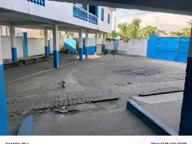 École à vendre sur le Petit Boulevard - Limete, Kinshasa in Kinshasa mediacongo Parcelle triangulaire 40m x 30m x 25m http...