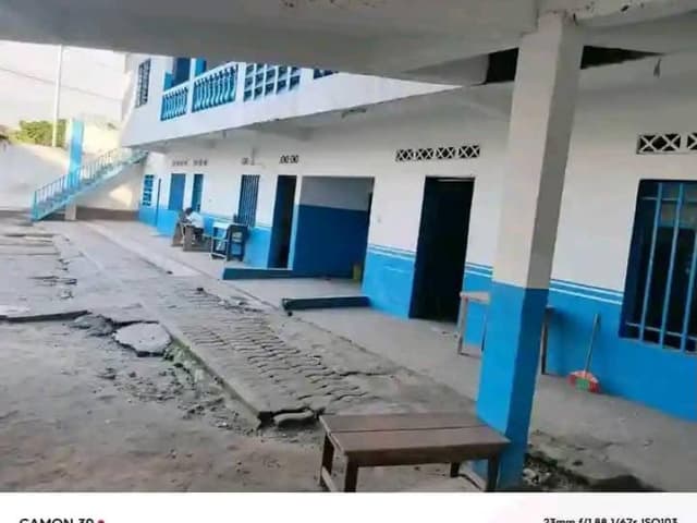 École à vendre sur le Petit Boulevard - Limete, Kinshasa in Kinshasa mediacongo Parcelle triangulaire 40m x 30m x 25m http...