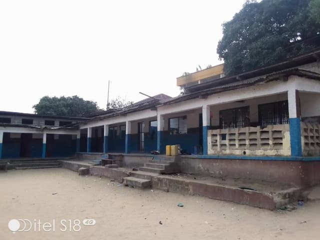 École privée sur terrain de 1800m² - UPN, Ngaliema, Kinshasa in Kinshasa mediacongo 40m x 45m (1800m²) 10 https://www.medi...