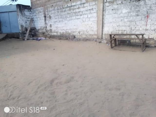 École privée sur terrain de 1800m² - UPN, Ngaliema, Kinshasa in Kinshasa mediacongo 40m x 45m (1800m²) 10 https://www.medi...