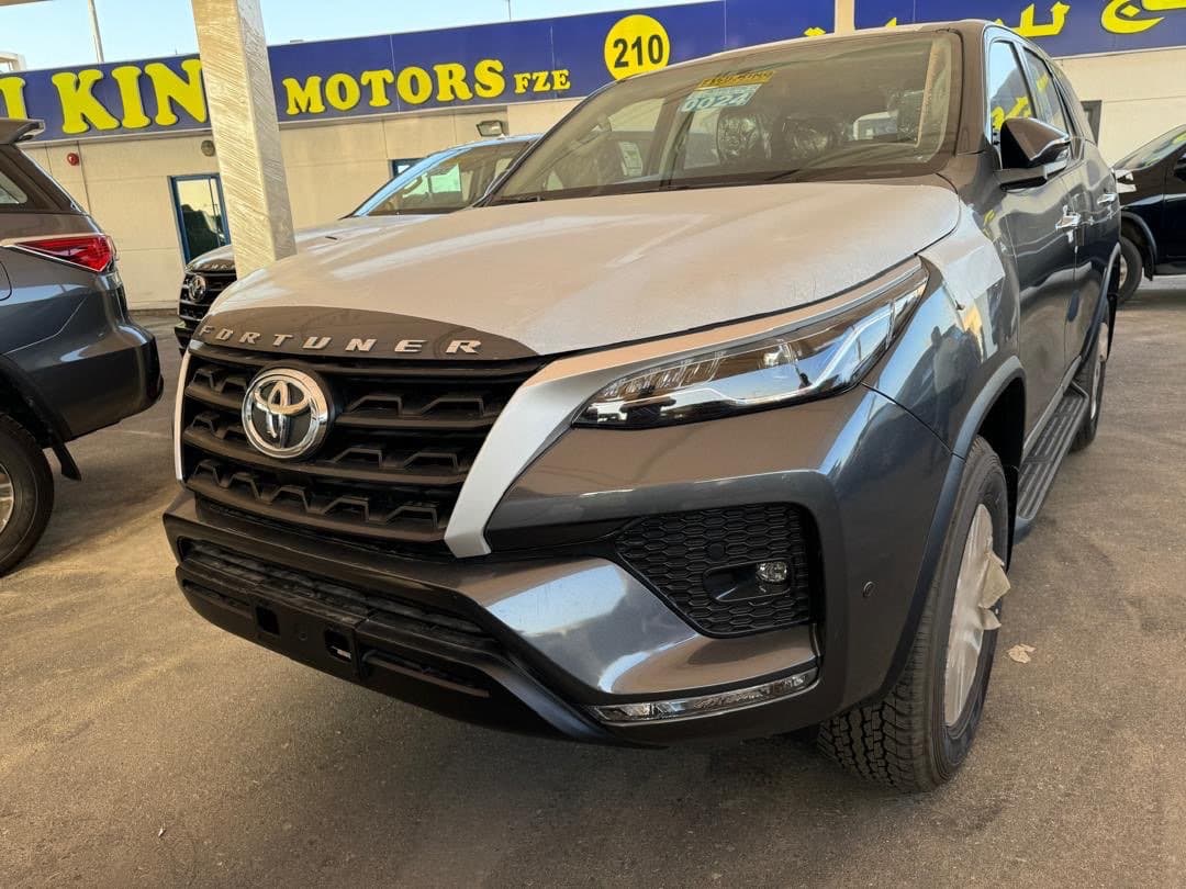 TOYOTA FORTUNER 2024 00km SANS PLAQUE à Kinshasa Petrol Toyota 0 FORTUNER 2024 SANS PLAQUE 00km Automatic sale – Véhicule...
