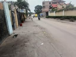 Vignette de Grande parcelle 1 250 m² avec bureaux sur avenue asphaltée - Limete Salongo, Kinshasa 7
