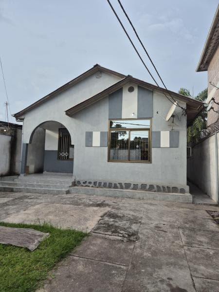 Grande parcelle 20m x 17m à vendre - Brikin, Ngaliema, Kinshasa à Kinshasa 20m x 17m (environ 340m²) mediacongo https://ww...