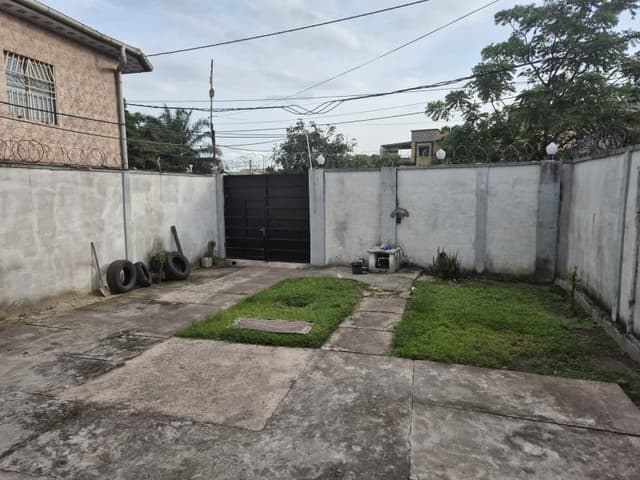 Grande parcelle 20m x 17m à vendre - Brikin, Ngaliema, Kinshasa in Kinshasa mediacongo 20m x 17m (environ 340m²) https://w...