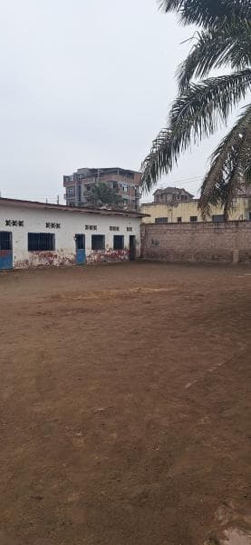 Grande parcelle de 1100m² avec bâtiments à démolir - Pompage, Ngaliema à Kinshasa 1100m² mediacongo https://www.mediacongo...
