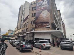 Vignette de Immeuble de rapport 25 unités sur Boulevard du 30 Juin - Gombe, Kinshasa 3