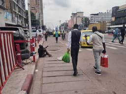 Vignette de Immeuble de rapport 25 unités sur Boulevard du 30 Juin - Gombe, Kinshasa 4