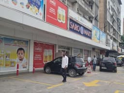 Vignette de Immeuble de rapport 25 unités sur Boulevard du 30 Juin - Gombe, Kinshasa 2