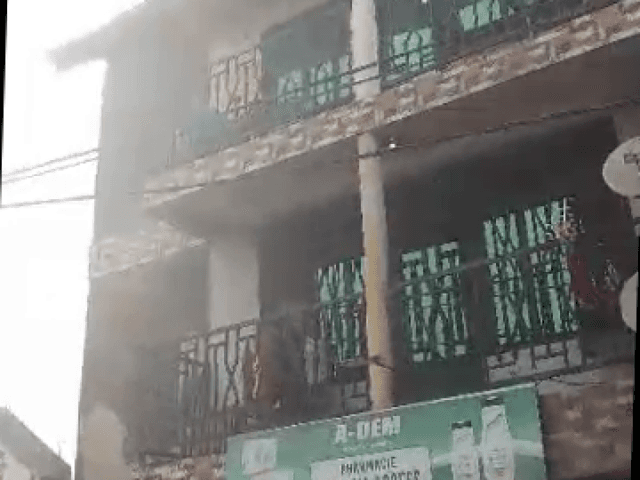 Immeuble de rapport 560m² sur macadam - Ngiri-Ngiri, Kinshasa in Kinshasa 560m² (20x28m) mediacongo https://www.mediacongo...