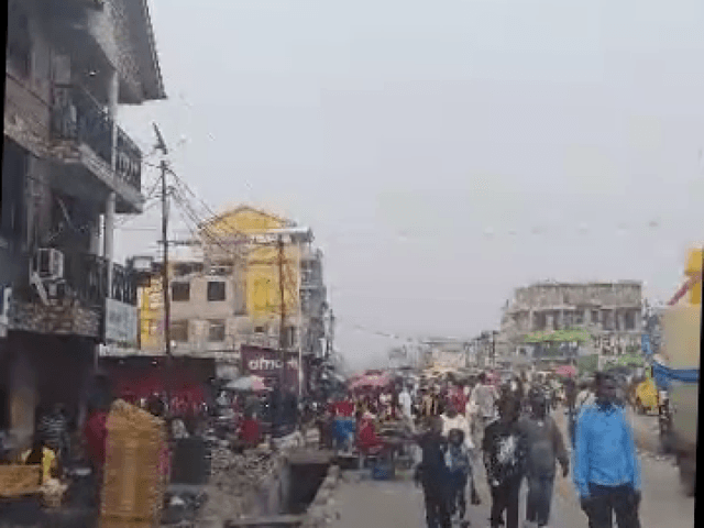 Immeuble de rapport 560m² sur macadam - Ngiri-Ngiri, Kinshasa in Kinshasa 560m² (20x28m) mediacongo https://www.mediacongo...