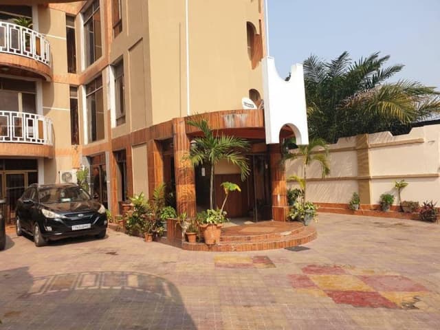 Immeuble de rapport avec plusieurs appartements sur macadam - Mbinza Macampagne, Ngaliema in Kinshasa mediacongo https://w...