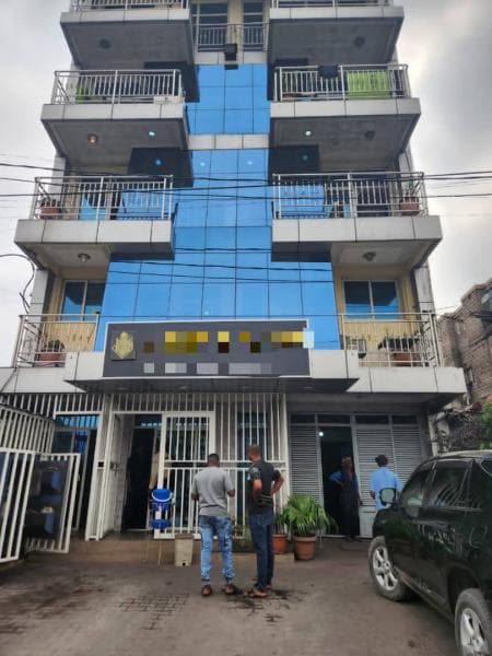 Immeuble de rapport R+4 avec 23 unités locatives - Kasa-Vubu, Kinshasa à Kinshasa 250m² (10x25m) mediacongo https://www.me...