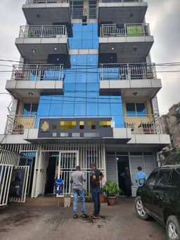 Vignette de Immeuble de rapport R+4 avec 23 unités locatives - Kasa-Vubu, Kinshasa 1