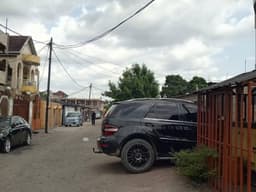 Vignette de Immeuble locatif R+4 de 7 appartements avec revenu mensuel de 3 800 USD - Kalamu, Kinshasa 7