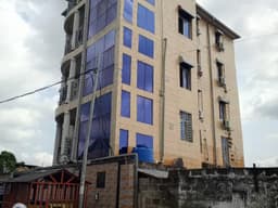 Vignette de Immeuble locatif R+4 de 7 appartements avec revenu mensuel de 3 800 USD - Kalamu, Kinshasa 2