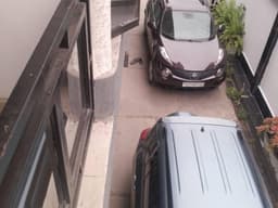 Vignette de Immeuble R+1 avec 4 appartements de 3 chambres sur parcelle 20x21m - Binza Météo, Ngaliema 2