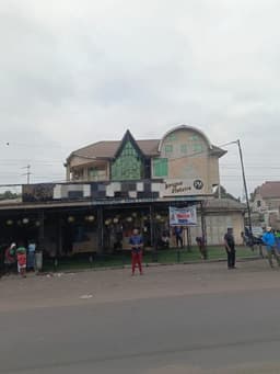 Vignette de Immeuble R+2 avec commerces sur 600 m² - Efobank, N'Sele, Kinshasa 1