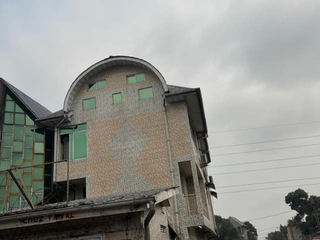 Immeuble R+2 avec commerces sur 600 m² - Efobank, N'Sele, Kinshasa in Kinshasa mediacongo 600m² (30x20m) https://www.media...