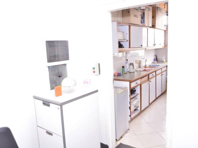Immeuble R+2 avec local commercial et 2 appartements - Gombe, Kinshasa in Kinshasa mediacongo 200m² (8x25m) 4 4 https://ww...