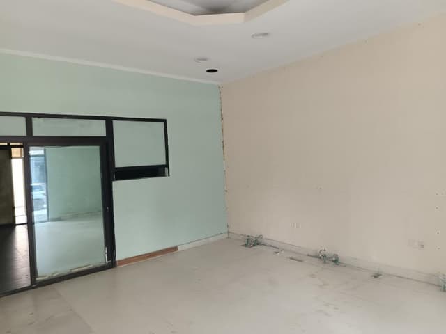 Immeuble R+2 avec local commercial et 2 appartements - Gombe, Kinshasa in Kinshasa mediacongo 200m² (8x25m) 4 4 https://ww...
