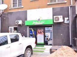 Vignette de Immeuble R+2 avec local commercial et 2 appartements - Gombe, Kinshasa 6