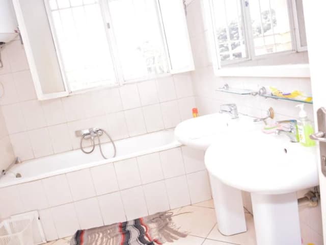 Immeuble R+2 avec local commercial et 2 appartements - Gombe, Kinshasa in Kinshasa mediacongo 200m² (8x25m) 4 4 https://ww...