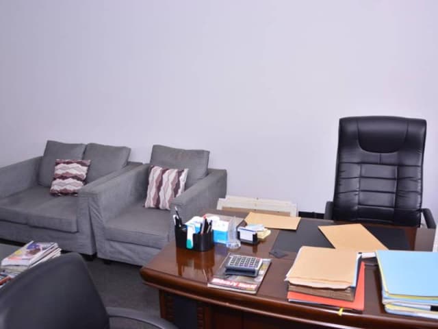 Immeuble R+2 avec local commercial et 2 appartements - Gombe, Kinshasa in Kinshasa mediacongo 200m² (8x25m) 4 4 https://ww...