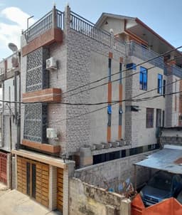 Vignette de Immeuble R+2 de 5 appartements avec revenus locatifs - Lemba, Kinshasa 1