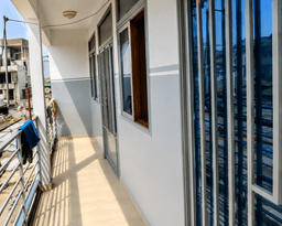 Vignette de Immeuble R+2 de 6 appartements + studio - Ngiri-Ngiri, Kinshasa 1